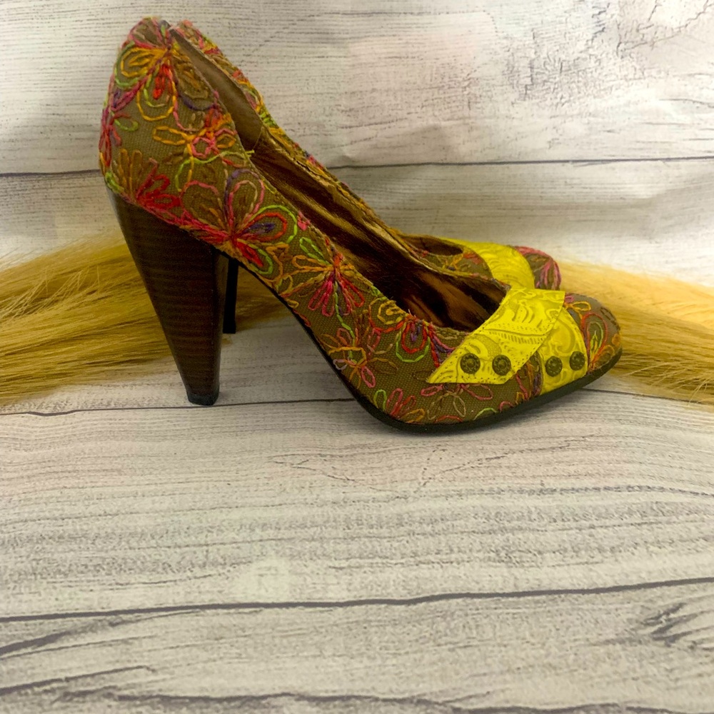 Naughty Monkey Squiggle Pump in size 7M